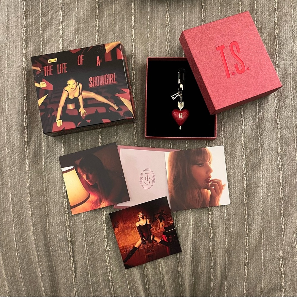 taylor swift the life of a showgirl deluxe
